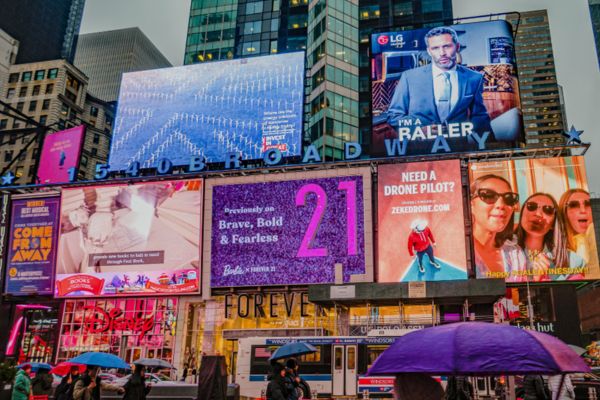 top-trends-shaping-outdoor-advertising-in-2024